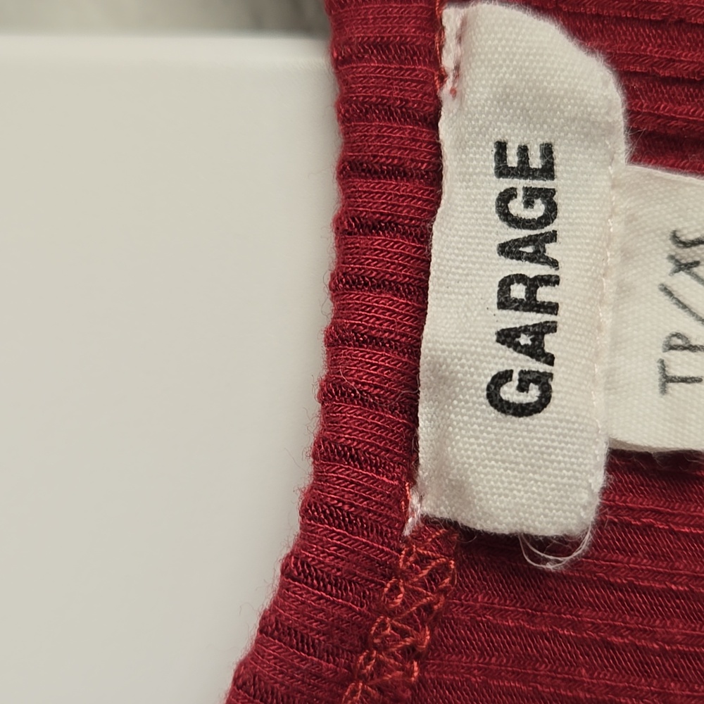Red Button-Down Ribbed Tank Top - Picture 2 of 3
